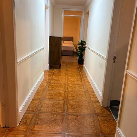 Newbridge Lodge Guest House Apartament
