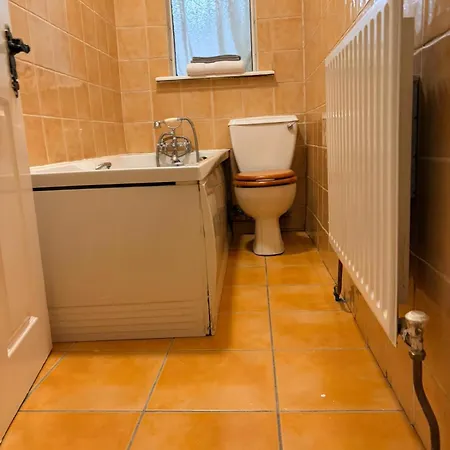 Newbridge Lodge Guest House Apartament